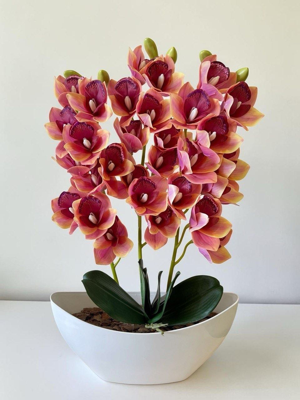 Орхідея штучна Цимбідіум в вазоні коралового кольору три гілки