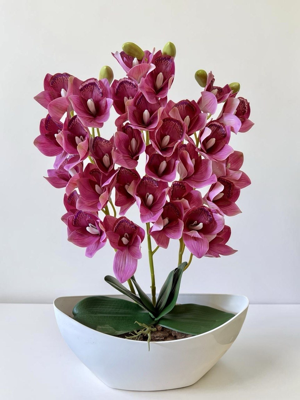 Орхідея штучна Цимбідіум в вазоні малинового кольору три гілки Новинка