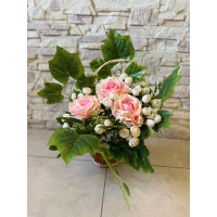 Кошик з лози прикрашений