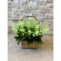 Кошик з лози прикрашений