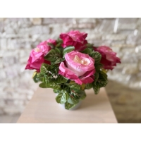 Букет троянди з листям в кашпо