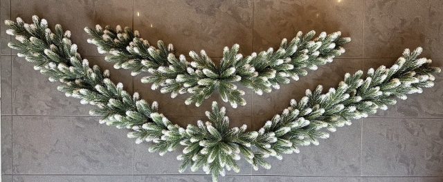 Розширення асортименту! Литі гірлянди зелені з білим