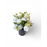 Букет хризантемы в кашпо белой